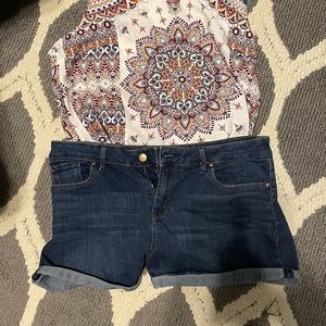 Jessica Simpson | Cuffed Shorts